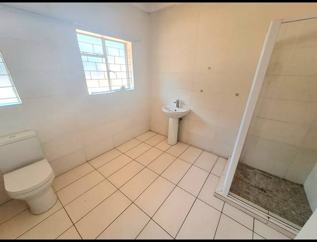 3 BEDROOM HOUSE TO LET IN ARCON PARK